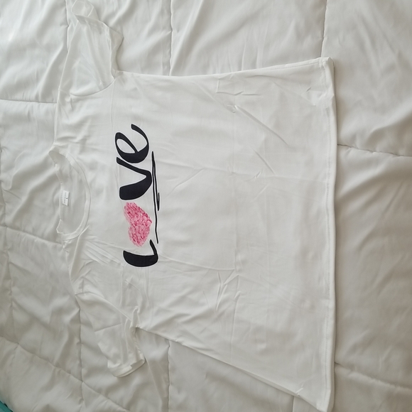 LOVE Graphic Short Sleeve Tee Shirt - Picture 3 of 4